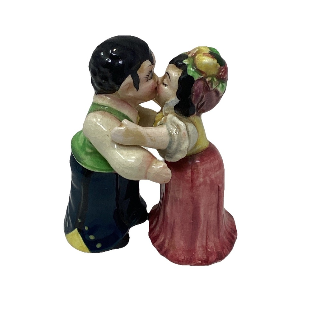 Vtg  Japan Porcelain Spanish Kissing Couple Salt & Pepper Shaker Set Kitchy